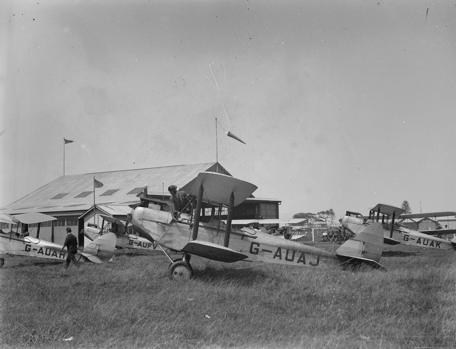 De Havilland Moths at Mascot aerodrome — photograph, from Mascot, circa 1927
