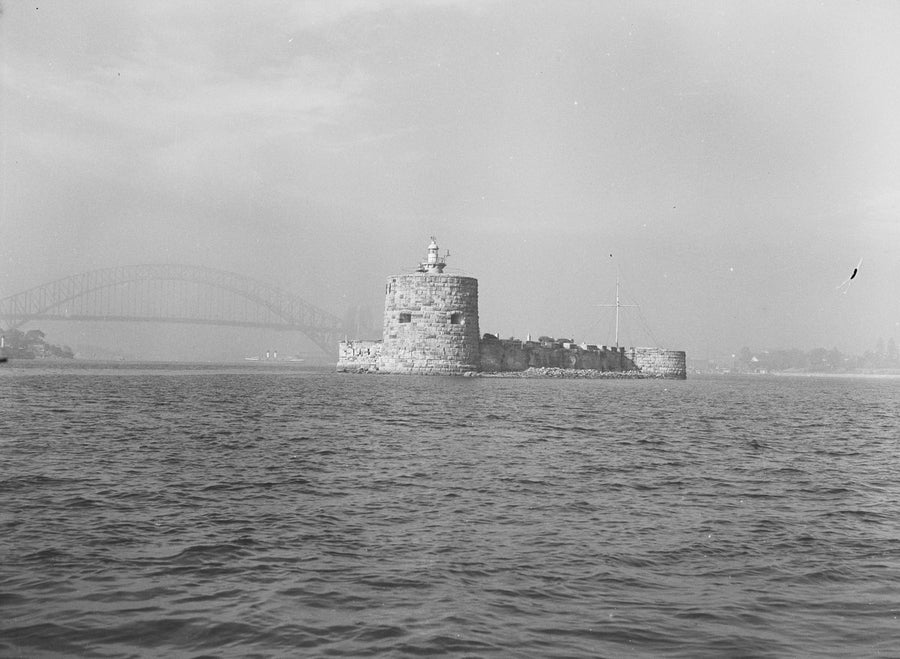 Fort Denison with the Sydney Harbour Bridge behind, ca. 1950 — photograph, from Potts Point, circa 1950