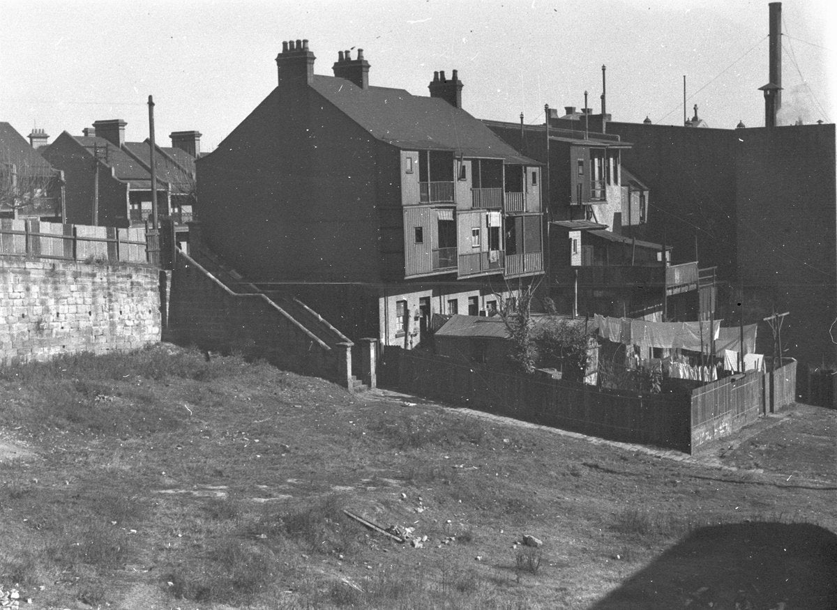 Houses at Frog Hollow, Albion and Riley Streets, Surry Hills, 1930 — photograph, from Frog Hollow Reserve, circa 1930