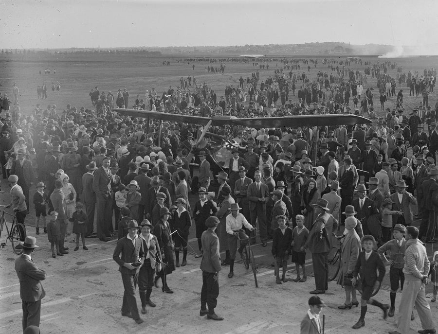 Crowd around a monoplane on Mascot aerodrome — photograph, from Mascot, circa 1927