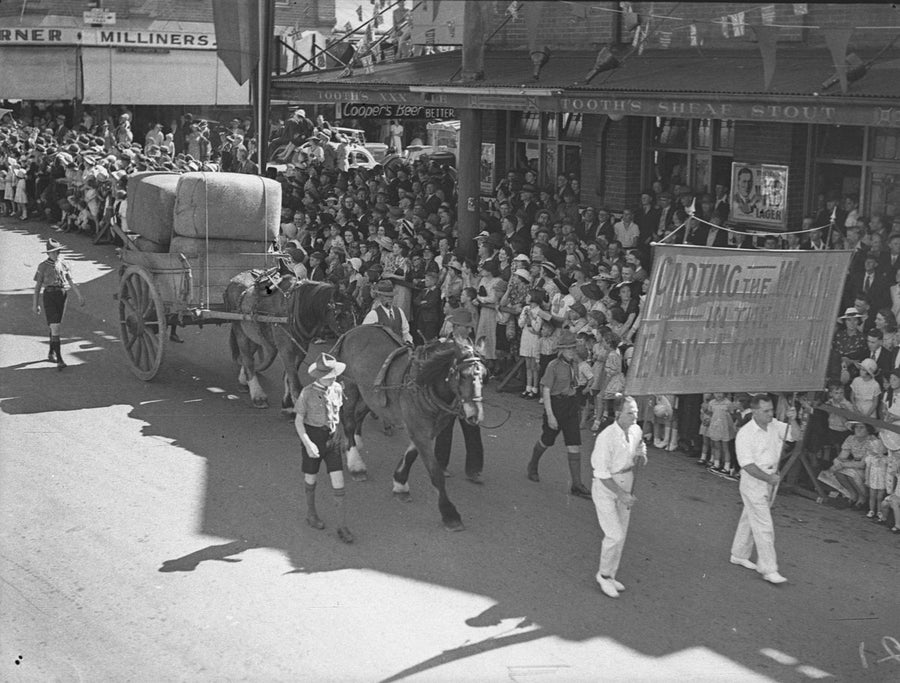 "Carting the Wool" float in the Sesquicentenary procession, Parramatta — photograph, from Parramatta, N.S.W., circa 1938