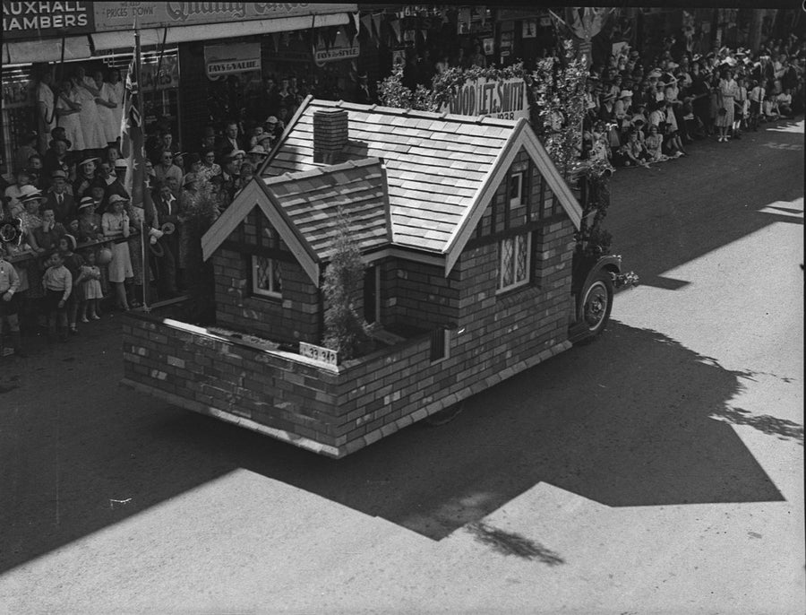 Brick cottage float in the Parramatta Sesquicentenary procession, 1938 — photograph, from Parramatta, circa 1938